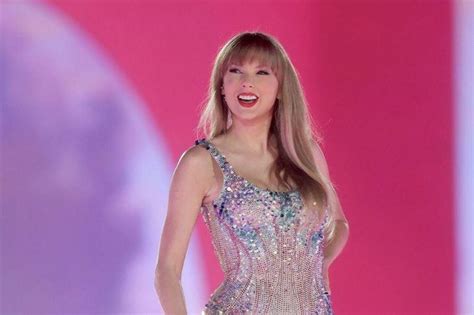 Tỷ phú Forbes: Taylor Swift gia nhập; tỷ phú Việt Nam  .